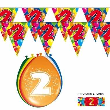 Voordeelset 2 jaar met 2 vlaggenlijnen en ballonnen